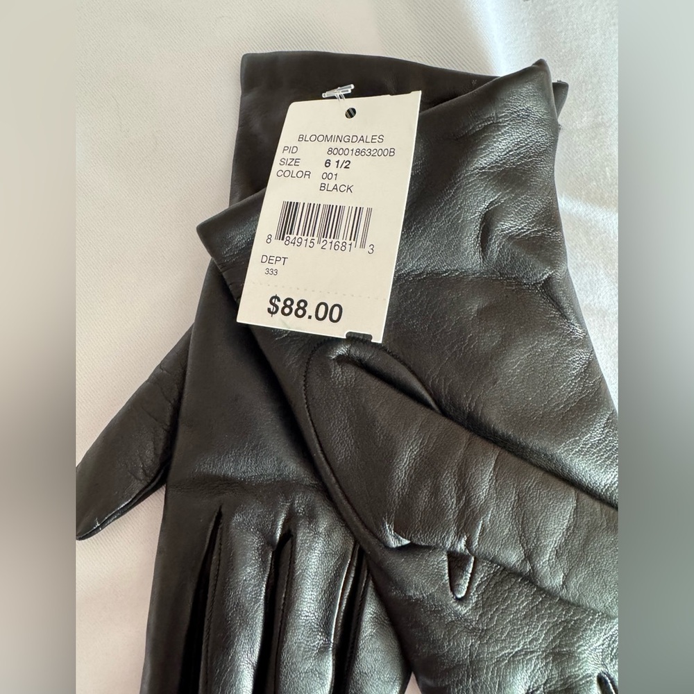 Bloomingdale's Classic Black Leather Gloves - Picture 3 of 8